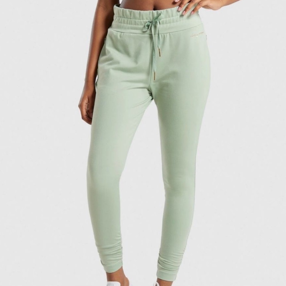 NWT Gymshark Whitney Fitted Jogger in Moss Green Size S